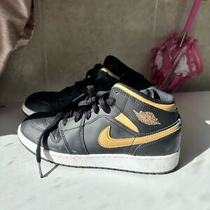 Nike Kids Jordan’s AJ 1 Mid